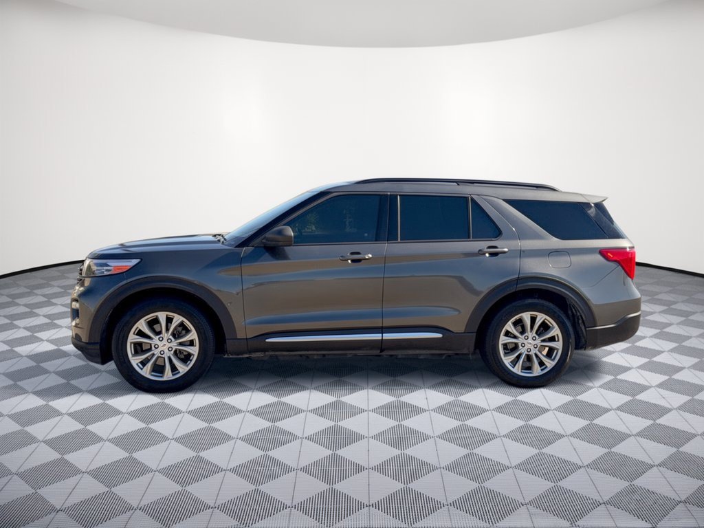 Used 2020 Ford Explorer XLT w/ Equipment Group 202A RWD image 2