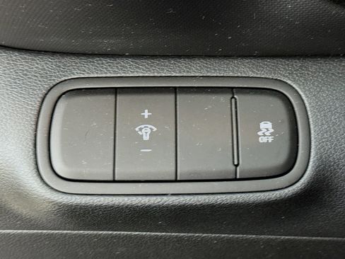 Used 2023 Hyundai Venue Limited image 13