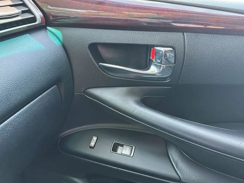 Used 2011 Lexus LX 570 4WD w/ Luxury Pkg image 42