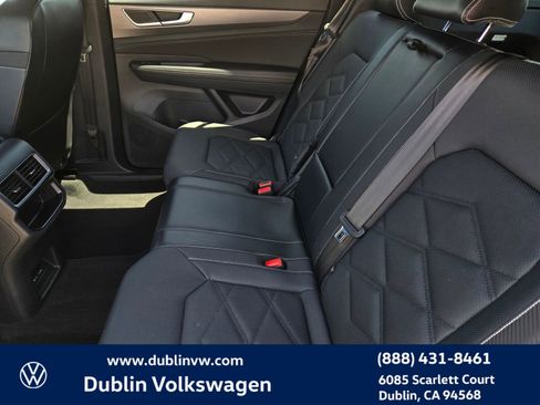 Used 2024 Volkswagen Atlas Cross Sport SE FWD image 12