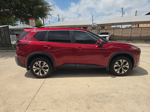 Used 2023 Nissan Rogue SV FWD image 2