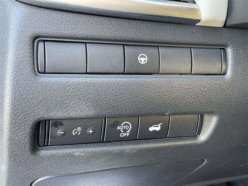 Used 2024 Nissan Rogue SL image 30