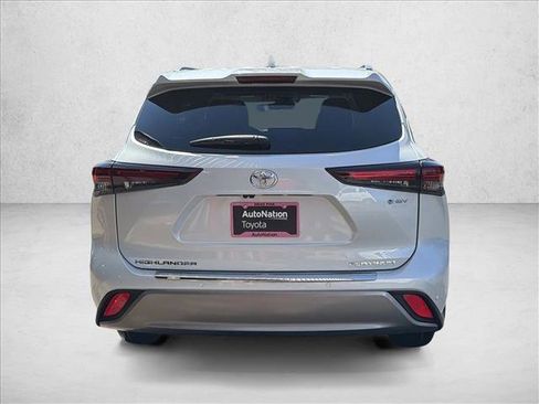 New 2026 Toyota Highlander Platinum AWD/4WD image 6