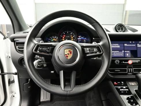 Certified 2024 Porsche Macan AWD/4WD image 8