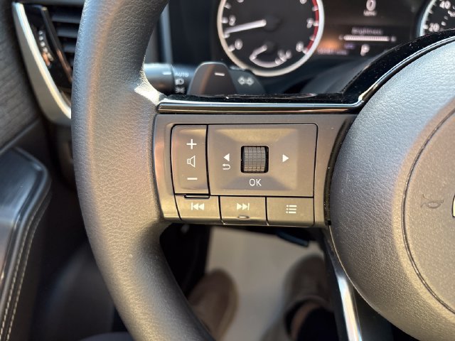 Used 2022 Nissan Rogue SV AWD/4WD image 11