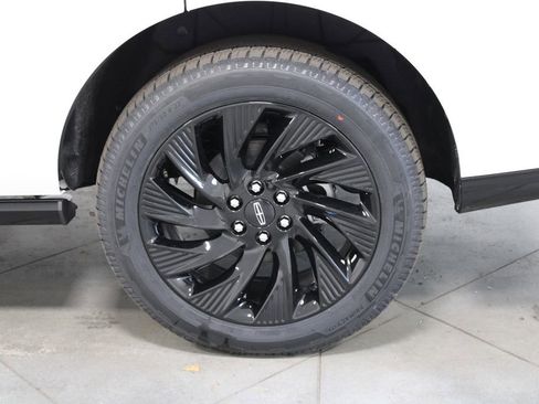 New 2026 Lincoln Navigator Reserve image 17