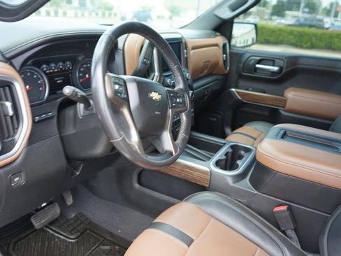 Used 2020 Chevrolet Silverado 1500 High Country w/ Technology Package AWD/4WD image 10