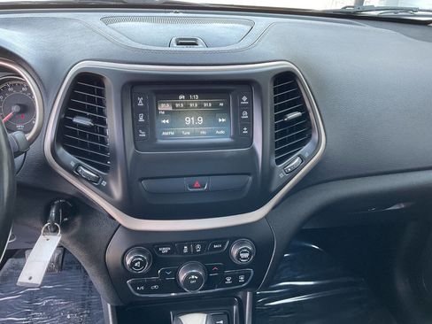 Used 2015 Jeep Cherokee Latitude image 19