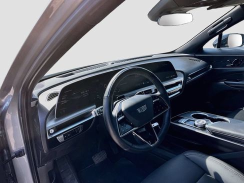 Used 2026 Cadillac Lyriq Luxury AWD/4WD image 9