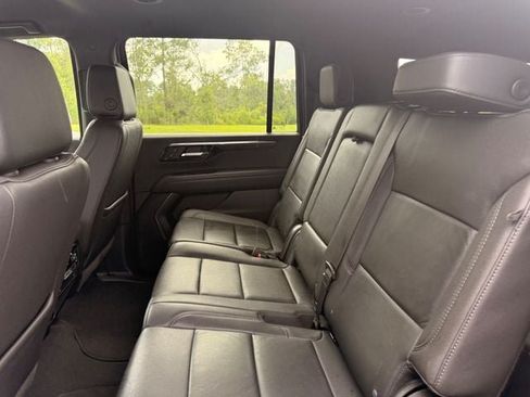 Used 2025 Chevrolet Suburban Z71 AWD/4WD image 21
