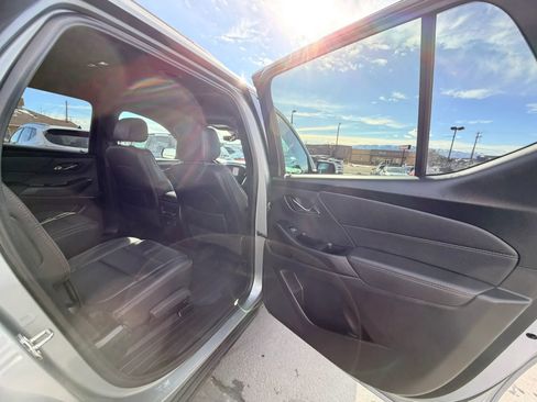 Used 2023 Chevrolet Traverse RS image 29