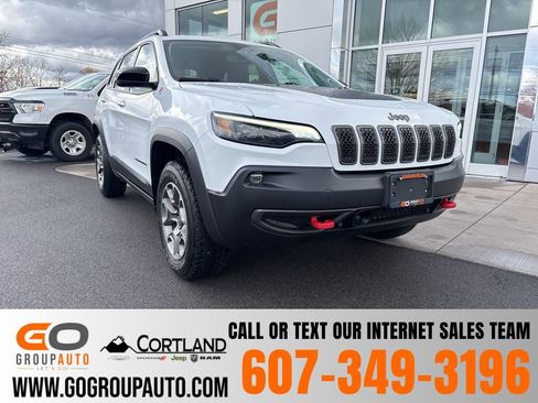Used 2022 Jeep Cherokee Trailhawk w/ Comfort/Convenience Group AWD/4WD image 1