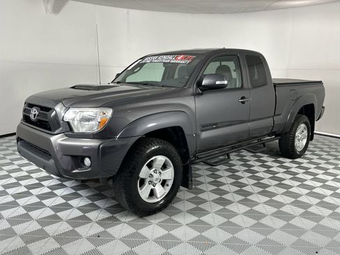 Used 2012 Toyota Tacoma 4x4 Access Cab V6 w/ TRD Sport Pkg image 4