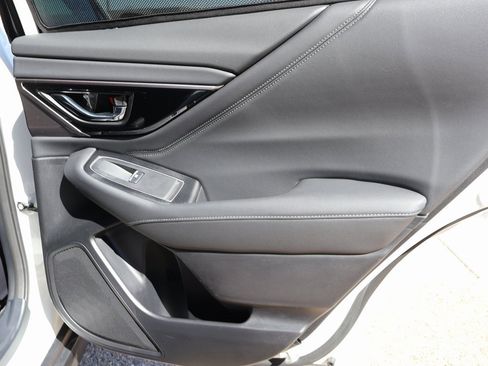 Used 2025 Subaru Outback Limited image 12