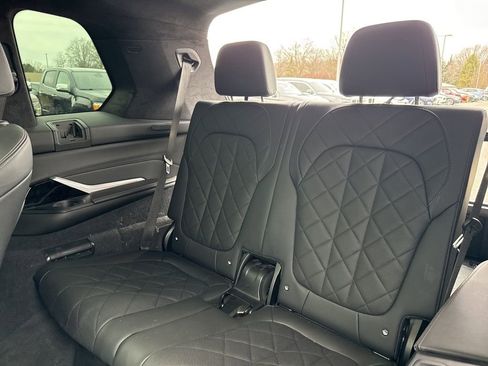 Used 2023 BMW X7 xDrive40i w/ M Sport Package image 19