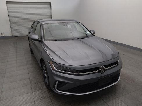 Used 2025 Volkswagen Jetta SE FWD image 14