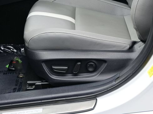 Used 2025 Toyota Camry SE w/ Multimedia Upgrade Package AWD/4WD image 11