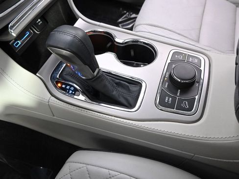 Used 2017 Jeep Grand Cherokee Summit AWD/4WD image 32