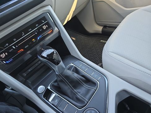 Used 2024 Volkswagen Tiguan SE R-Line image 24