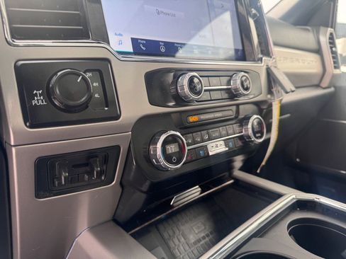 Used 2022 Ford F350 Lariat w/ Lariat Ultimate Package image 16