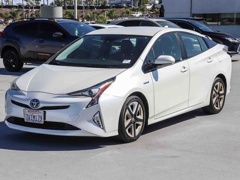 Used 2016 Toyota Prius Three Touring FWD image 3