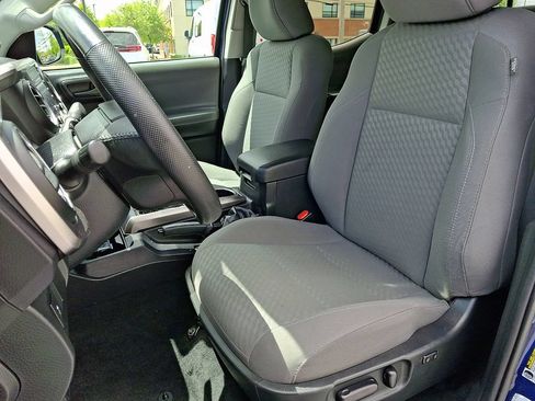 Used 2022 Toyota Tacoma SR5 AWD/4WD image 16