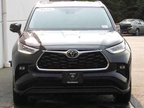 Used 2024 Toyota Highlander Limited AWD/4WD image 3
