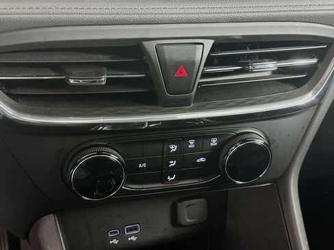 Used 2025 Buick Encore GX Preferred FWD image 23