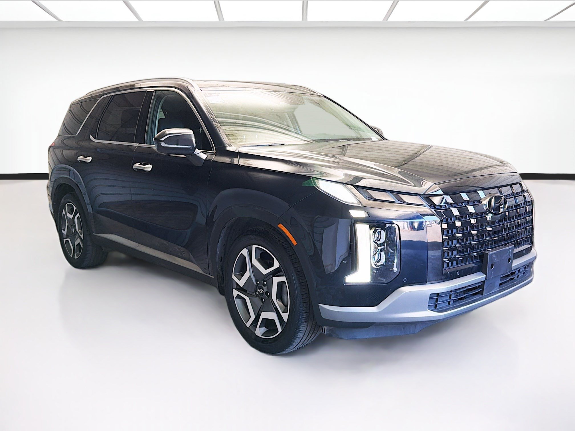 Used 2023 Hyundai Palisade Limited FWD image 3