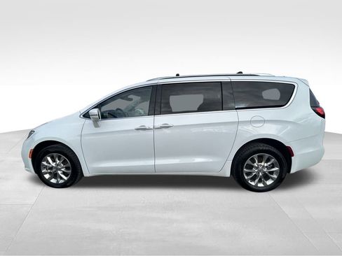 Used 2021 Chrysler Pacifica Touring-L image 22