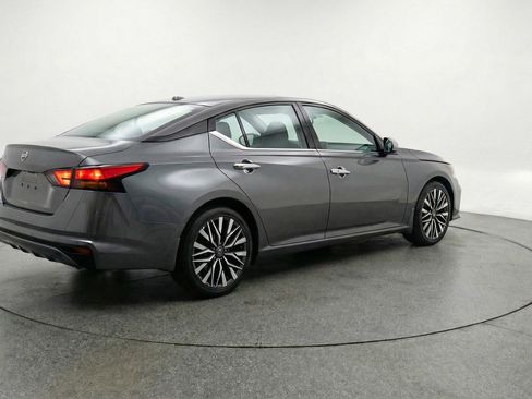 Used 2025 Nissan Altima 2.5 SV image 9