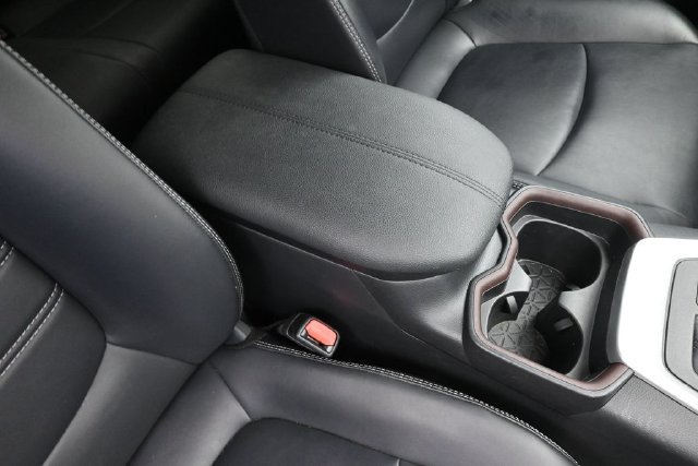 Used 2019 Toyota RAV4 Limited FWD image 34