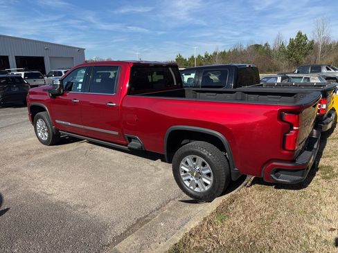 Used 2024 Chevrolet Silverado 2500 High Country w/ High Country Premium Package image 3