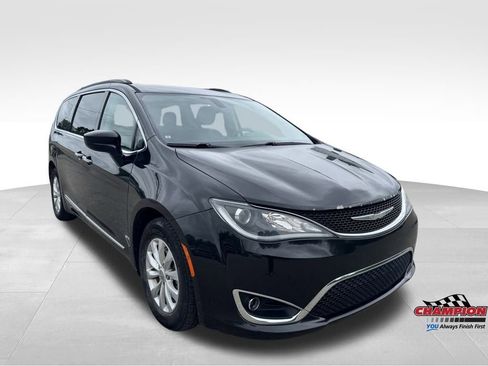 Used 2017 Chrysler Pacifica Touring-L image 9