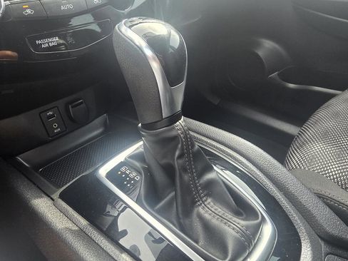 Used 2017 Nissan Rogue Sport SV image 21