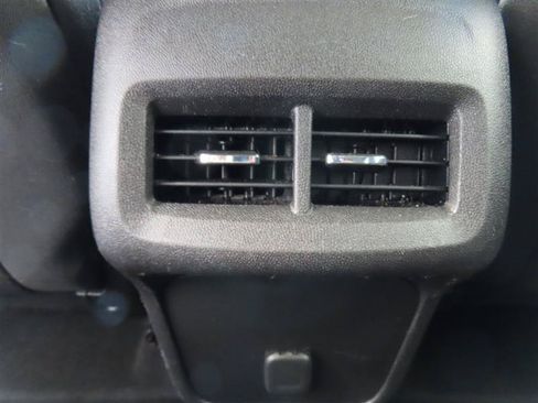 Used 2018 Chevrolet Equinox LT FWD image 30
