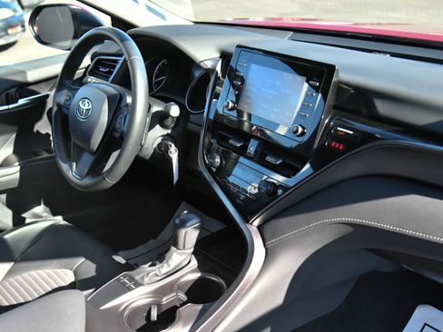 Used 2024 Toyota Camry SE image 38