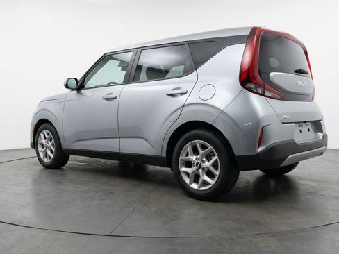 Used 2025 Kia Soul LX w/ LX Technology Package FWD image 6