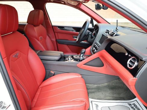 Used 2023 Bentley Bentayga Extended Wheelbase image 33