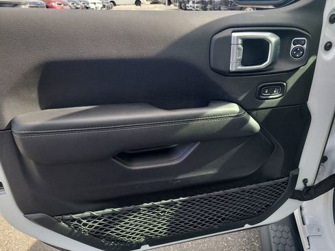 Used 2021 Jeep Wrangler Unlimited Sahara w/ Cold Weather Group image 15