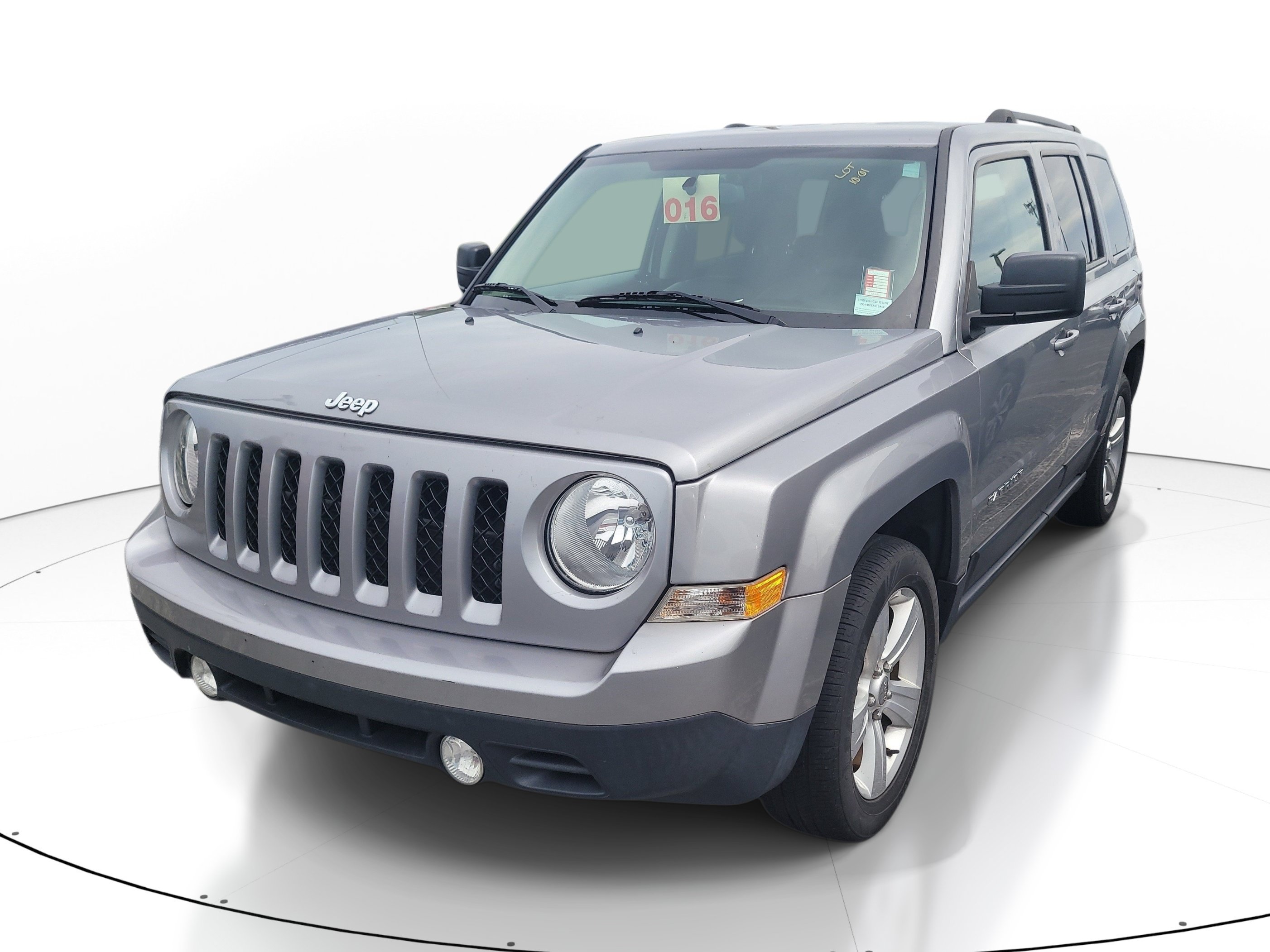 Used 2016 Jeep Patriot Latitude FWD image 2