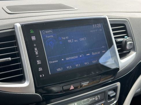 Used 2016 Honda Pilot Touring image 12