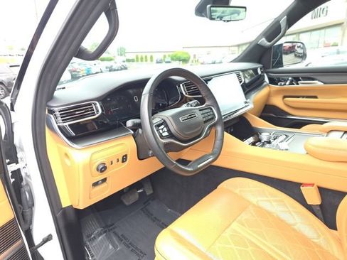 Used 2025 Jeep Grand Wagoneer L Series III w/ Rear Seat Video Group 1 AWD/4WD image 16