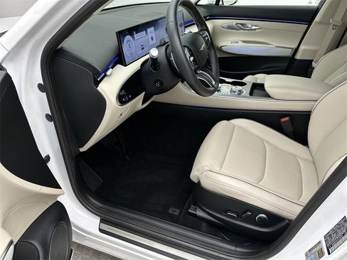Used 2026 Genesis GV70 2.5T Advanced image 11