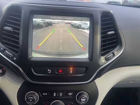 Used 2021 Jeep Cherokee Latitude Lux w/ Comfort/Convenience Group image 24