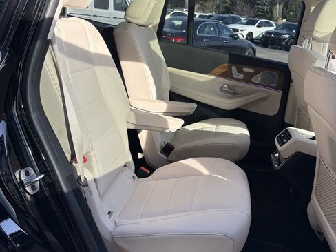 Used 2022 Mercedes-Benz GLS 450 4MATIC image 18
