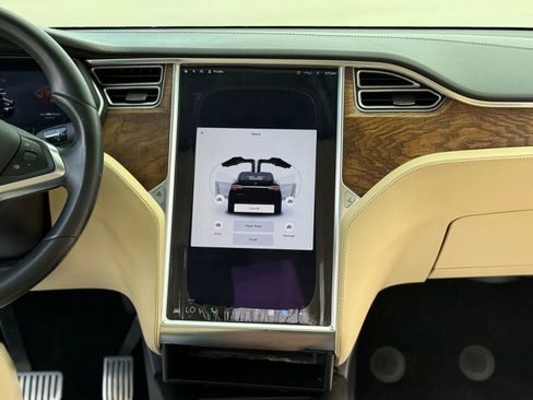 Used 2016 Tesla Model X 75D image 32