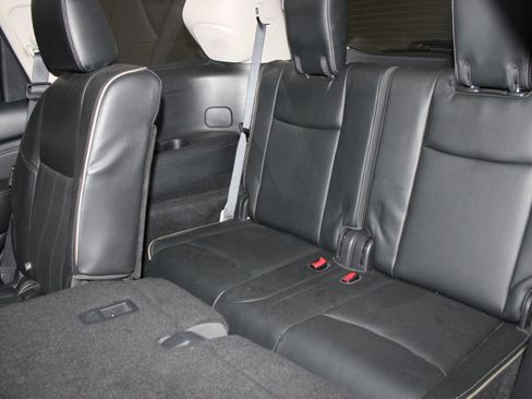 Used 2019 INFINITI QX60 Luxe w/ Essential Package image 14