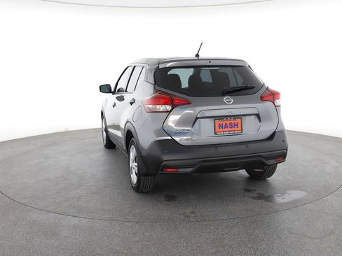 Used 2020 Nissan Kicks S image 10