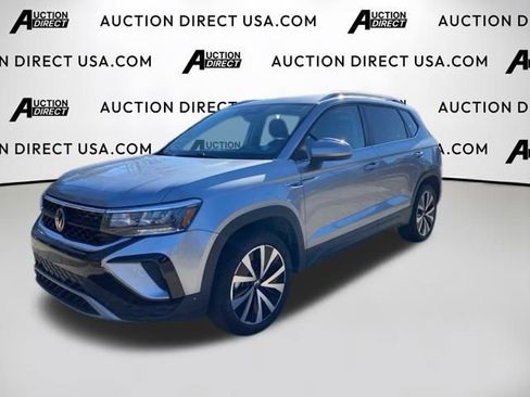 Used 2024 Volkswagen Taos SE image 1
